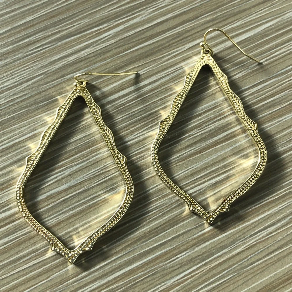 Kendra Scott Sophee drop earrings in gold - Picture 5 of 5